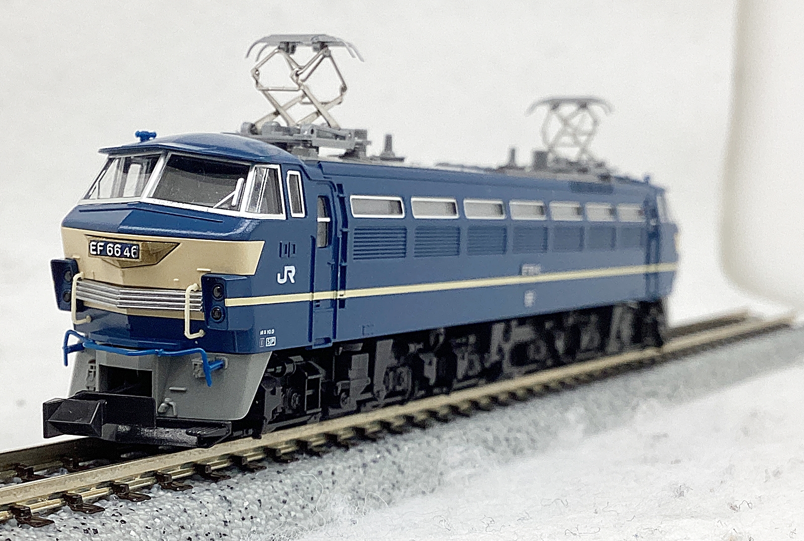 公式]鉄道模型(3047-2EF66 後期形 ブルートレイン牽引機)商品詳細｜KATO(カトー)｜ホビーランドぽち