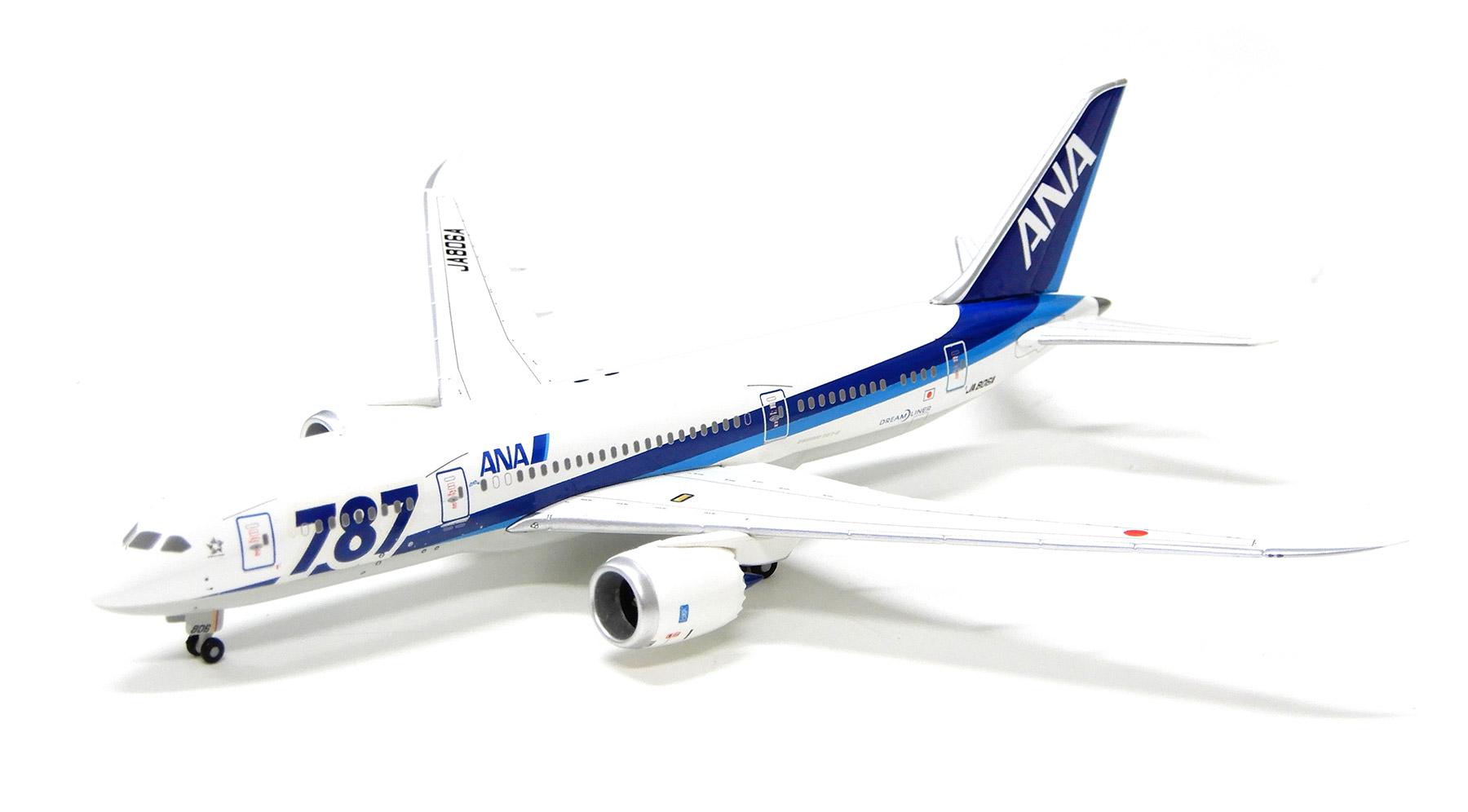 公式]TOY(ANA B787-8 787ロゴ 主翼地上姿勢 JA806A)商品詳細｜全日空