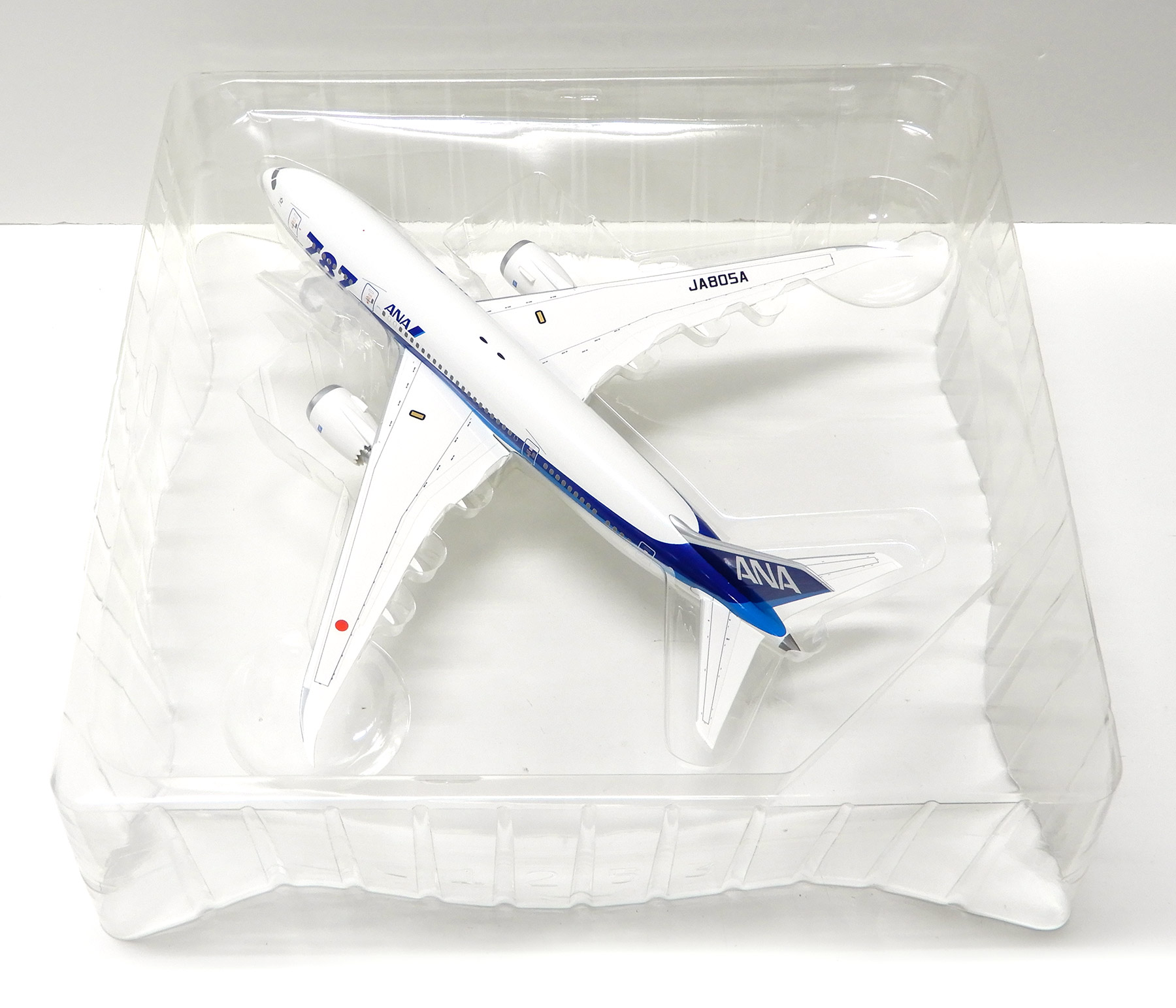 公式]TOY(ANA B787-8 国際線仕様 787ロゴ 主翼地上姿勢 JA805A)商品