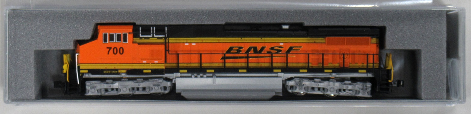 176-3517 GE C44-9W BNSF Swoosh #700