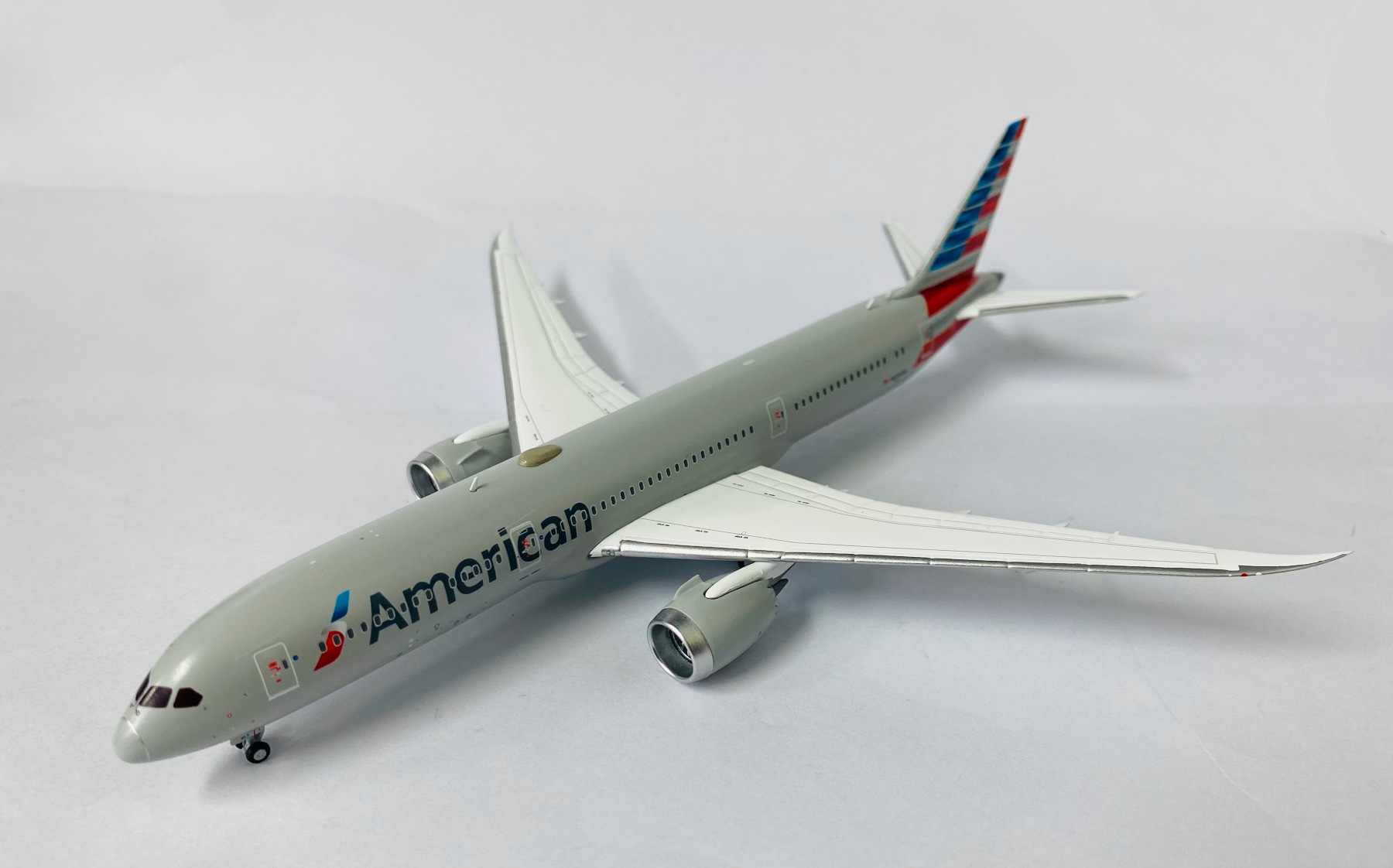 アメリカン航空 A321neo 1/100スケール 航空機模型+