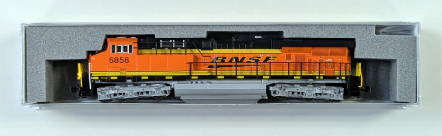 176-8958_ES44AC_BNSF #5858